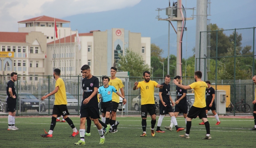 As Akyazıspor hazırlık maçında Düzce Derelerspor'u 6-1 mağlup etti