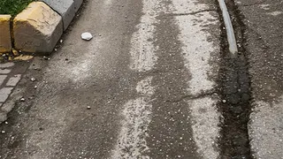 Asfalt yama bozuldu; Motosikletliler risk altında