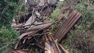 Asırlık ev fırtınada yıkıldı