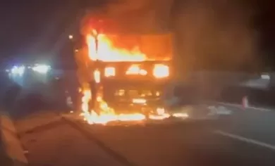 Asit yüklü tır alev alev yandı