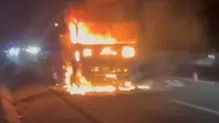 Asit yüklü tır alev alev yandı
