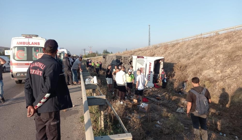 Asker adaylarını taşıyan otobüs devrildi: 1 ölü, 30 yaralı