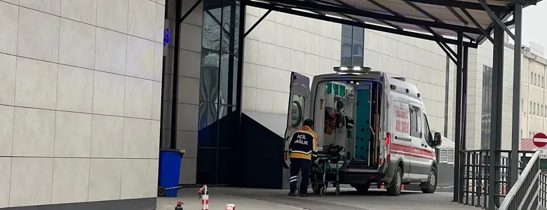 Asma köprüde çökme: 2 yaralı