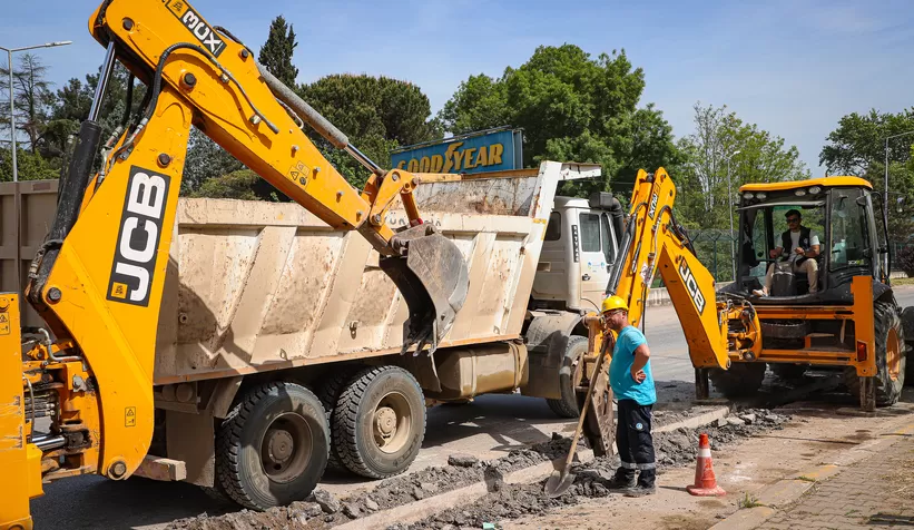 Atatürk Caddesi’nde dönüşüm altyapı ile başladı