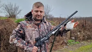 Avda tüfek elinde patladı, yaralandı