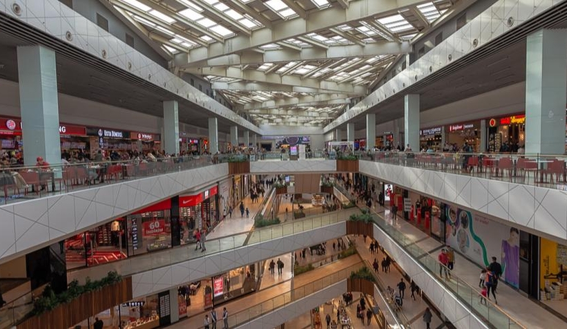 AVM'lerde taraflar birbirine rest çekti