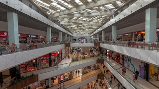 AVM'lerde taraflar birbirine rest çekti