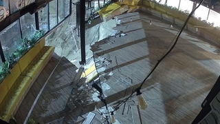 AVM’de bulunan kafe böyle çöktü