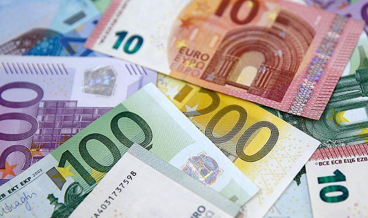 Avro'da tarihi rekor; 10 lira 32 kuruşu gördü!