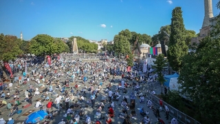 Ayasofya'ya akın ettiler