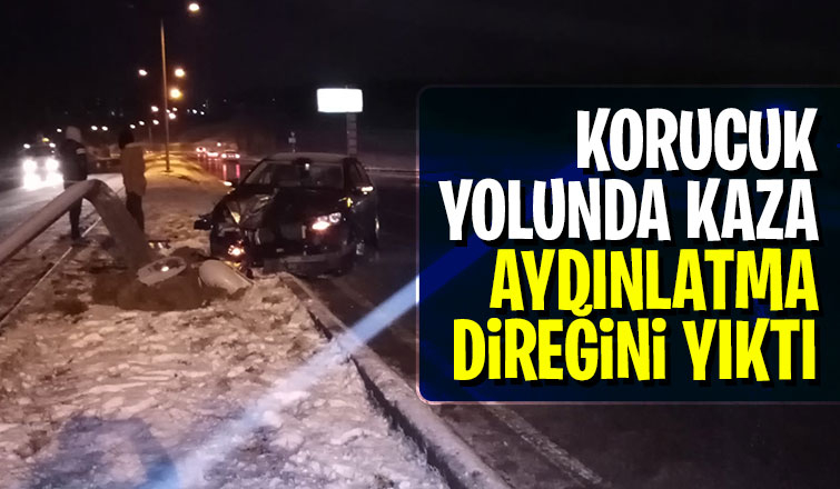 Aydınlatma direğine çarptı