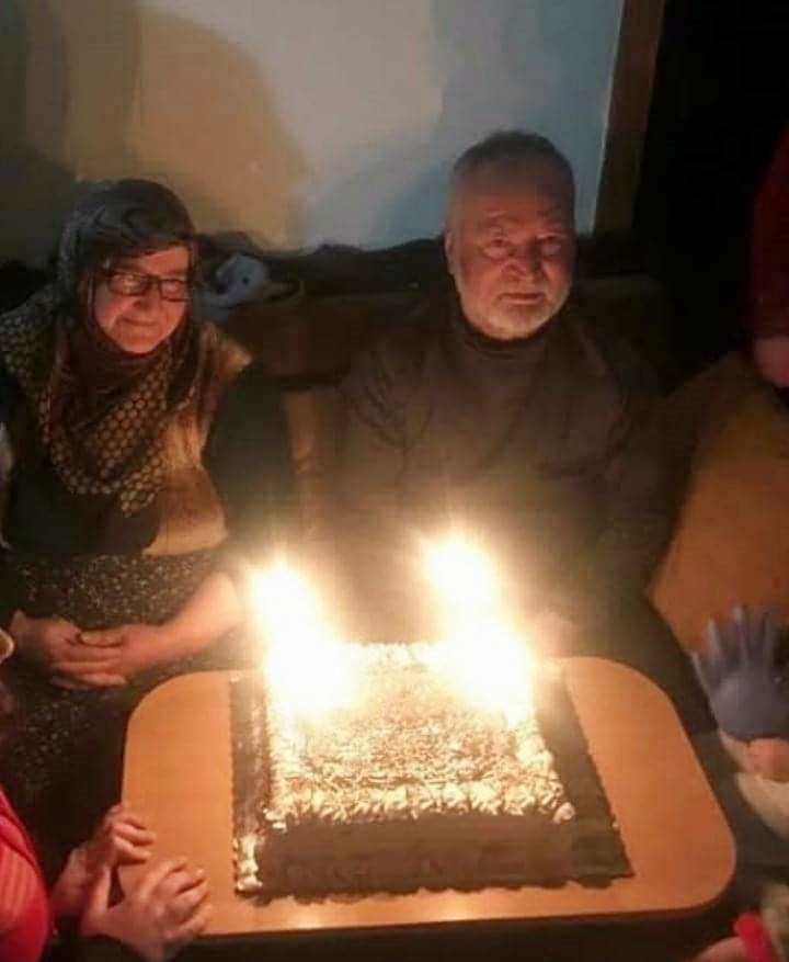 Aynı kaderi yaşayan eşine her gün gül götürüyormuş