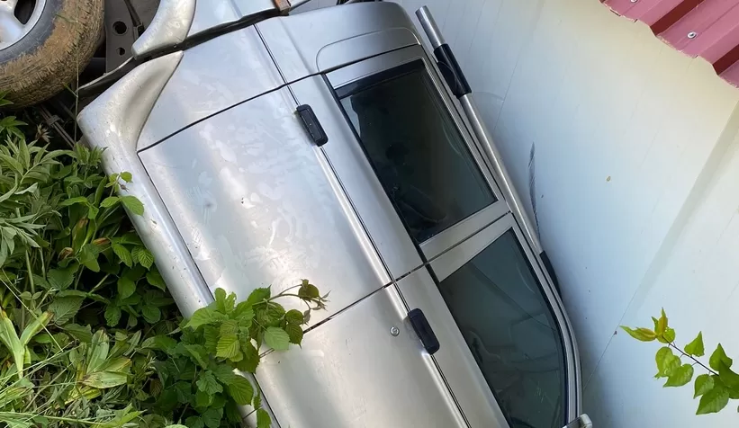 Az kalsın eve giriyordu