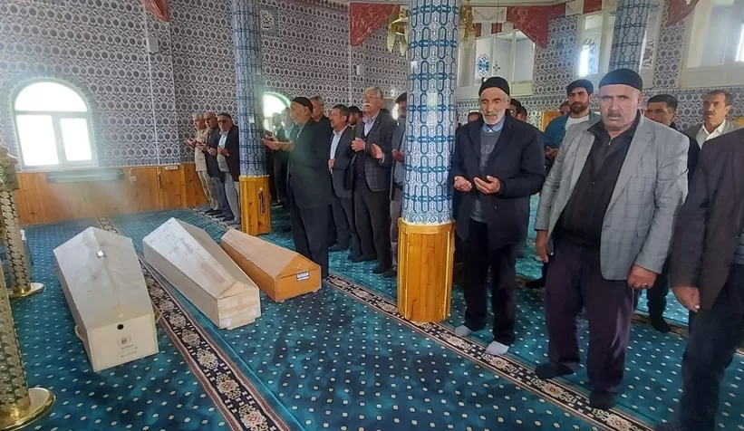 Babaları tarafından öldürülen 3 kardeş toprağa verildi
