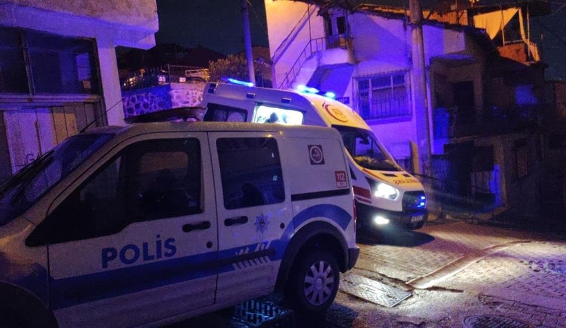 Babasına öfkelendi, yumruk attığı cam elini kesti