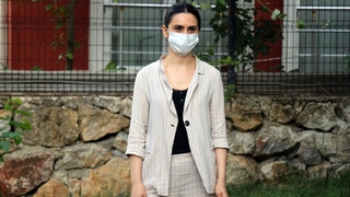 Babasını kaybeden genç kızın isyanı