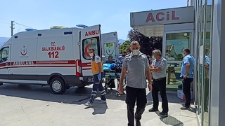 Babasını ve babaannesini vurdu