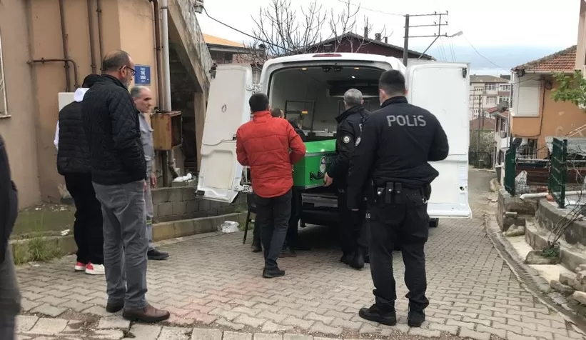 Babasının cansız bedeniyle karşılaştı