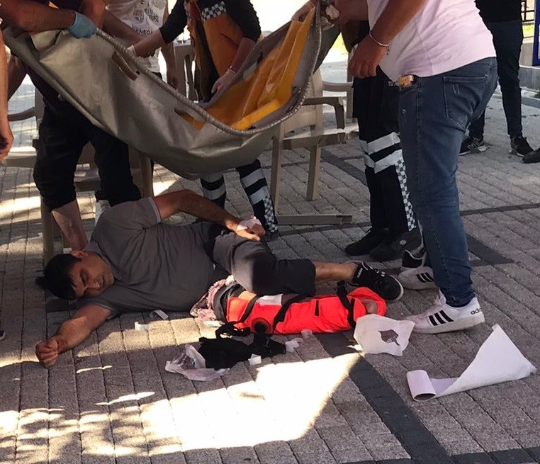 Babasıyla parkta çay içen gurbetçi vuruldu