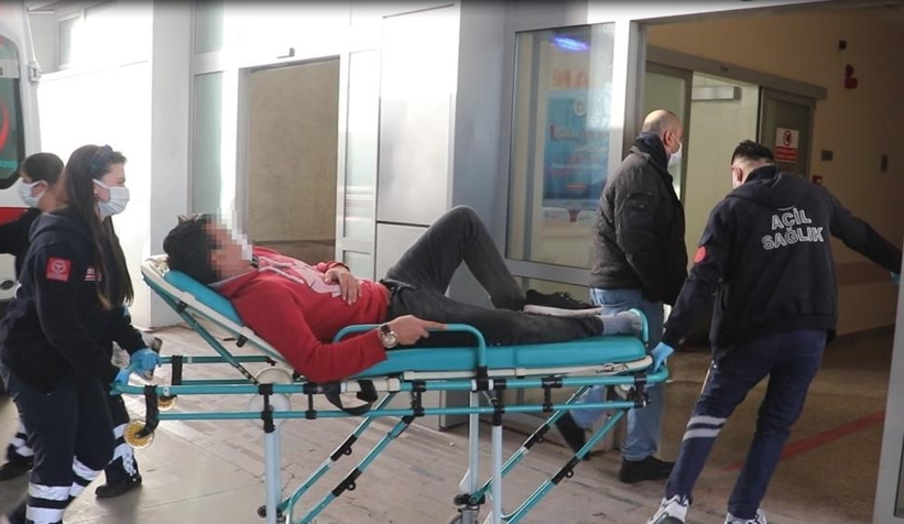 Babasıyla tartışan 16 yaşındaki genç kendini bıçakladı