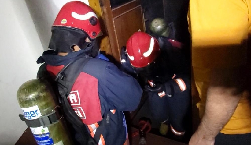 Baca yangını apartman boşluğuna sıçradı