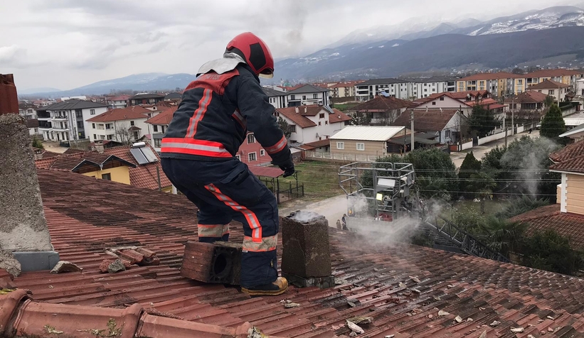 Baca yangınında 3 dairede zarar oluştu
