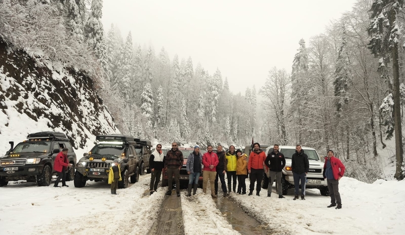 Baharda yağan karın tadını çıkarttılar