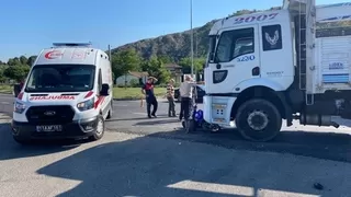 Bahçesine giderken kamyonun altında kalıp öldü