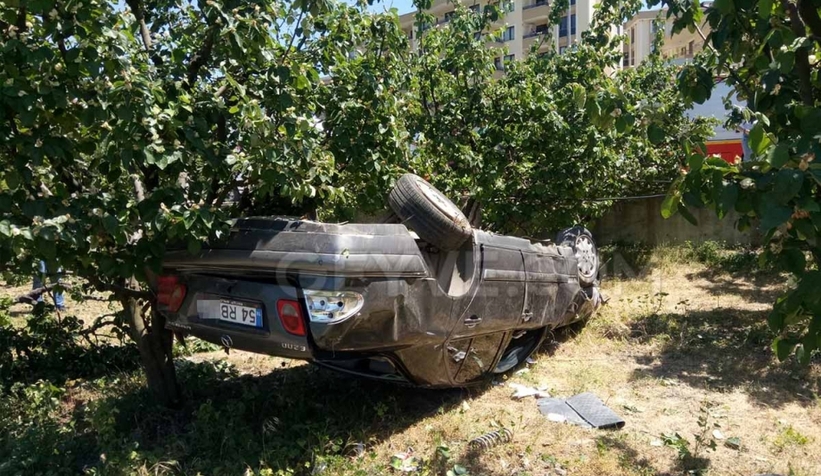 Bahçeye uçan otomobildeki iki kardeş ölümden döndü