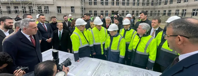 Bakan Gürlek yeni Sakarya Adliyesi inşaatını inceledi