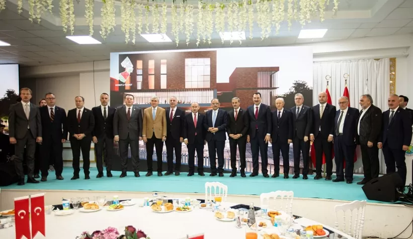 Bakan Mehmet Özhaseki Hendek'te iftara katıldı