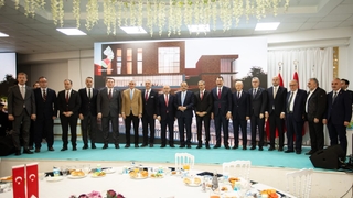 Bakan Mehmet Özhaseki Hendek'te iftara katıldı