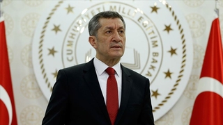 Bakan Selçuk'tan öğrencilere mesaj