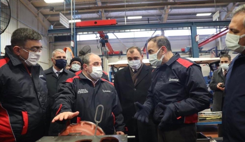 Bakan Varank Sakarya’da traktör fabrikasında inceleme yaptı