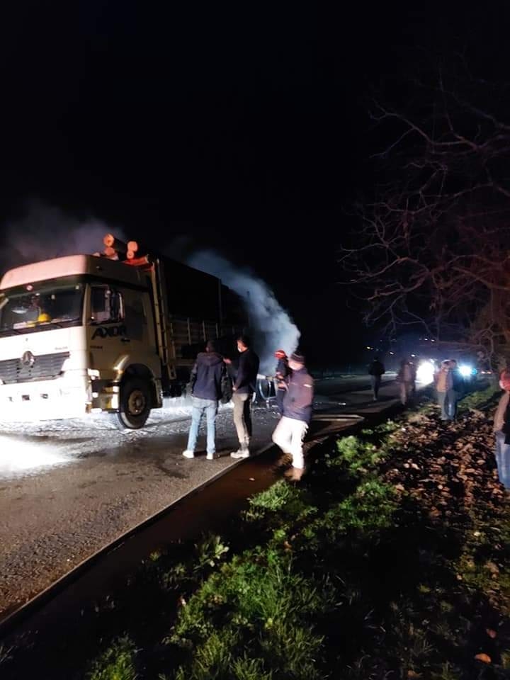 Balataları ısınan kamyon az kalsın kül oluyordu