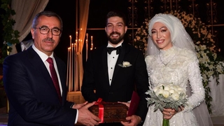 Balayı dönüşü feci kazada öldü