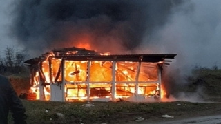 Balıkçı barakası alev alev yandı