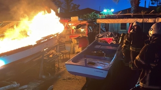 Balıkçı teknesi alevlere teslim oldu