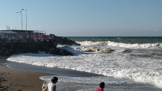 Balıkçılar poyraz nedeniyle limana sığındı