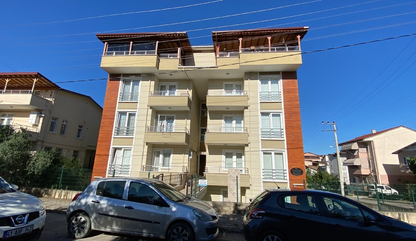 Balkona çektikleri profil yüksek gerilim hattına değdi: 2 yaralı