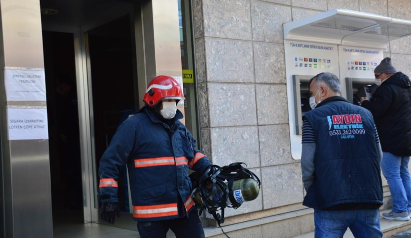 Bankada yangın paniği