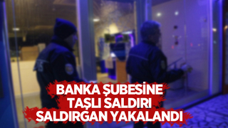 Bankaya taşla saldırdı
