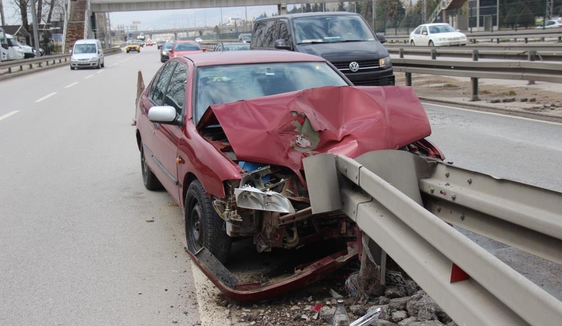 Bariyer otomobile ok gibi saplandı