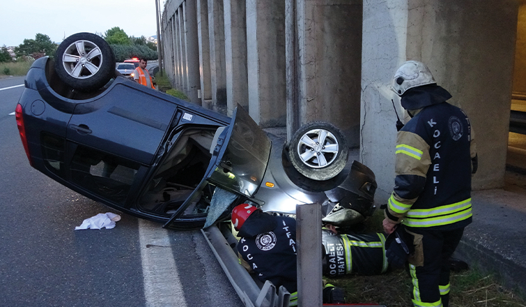 Bariyere çarpıp takla attı