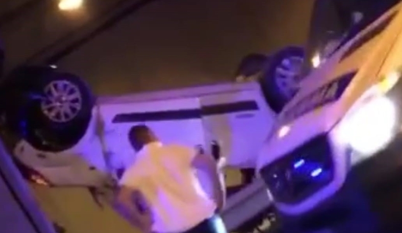 Bariyerlere çarpan araç takla attı: 4 kişi yaralandı