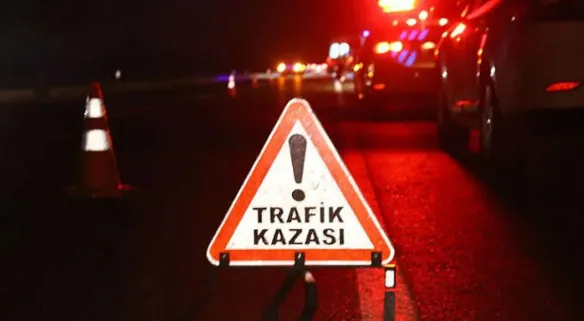 Bariyerlere çarpan araçta hayatını kaybetti