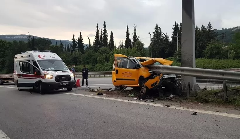Bariyerlere ok gibi saplandı: 2 ölü, 5 yaralı