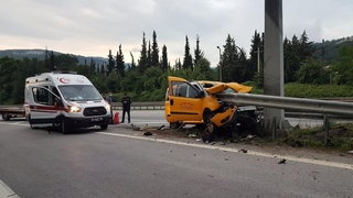 Bariyerlere ok gibi saplandı: 2 ölü, 5 yaralı