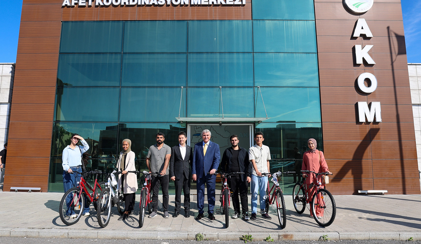 Başarılı öğrencilere Başkan Yüce’den jest