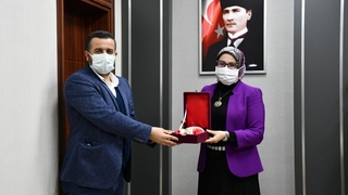 Başarılı öğretmen ve öğrenciler ödüllendirildi